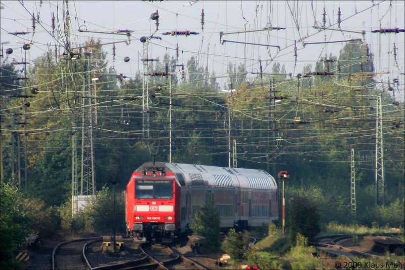 RE2  Rhein Haard-Express  mit Zuglok 146 007-0 von Mnchengladbach nach Mnster bei der Einfahrt in Wanne-Eickel Hbf. 26.08.2009