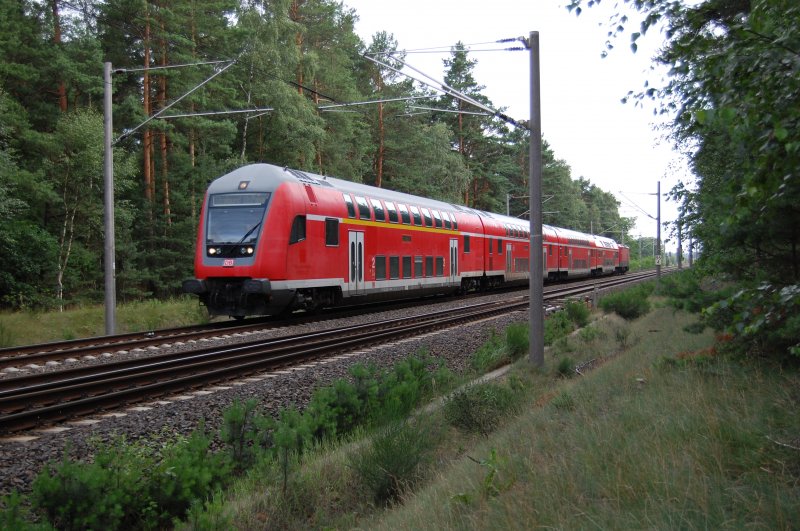 RE3 Einfahrt in Waldrehna. Hier mit Stw. Bauart 764 am 13.07.2007.