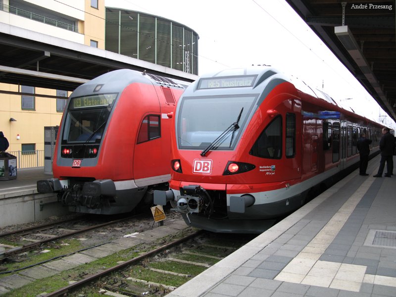 RE3 (Elsterwerda - Stralsund, ber Berlin) und RE5 (Stralsund - Neustrelitz) gesellen sich am 22.12.07 im Stralsunder Hbf.