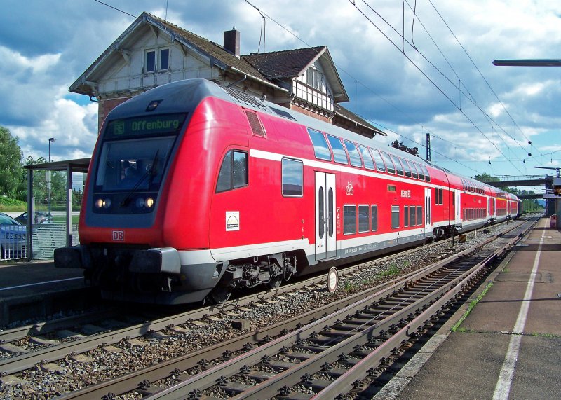 RE31014 geschoben von 146 115 in Orschweier, 19.7.09.