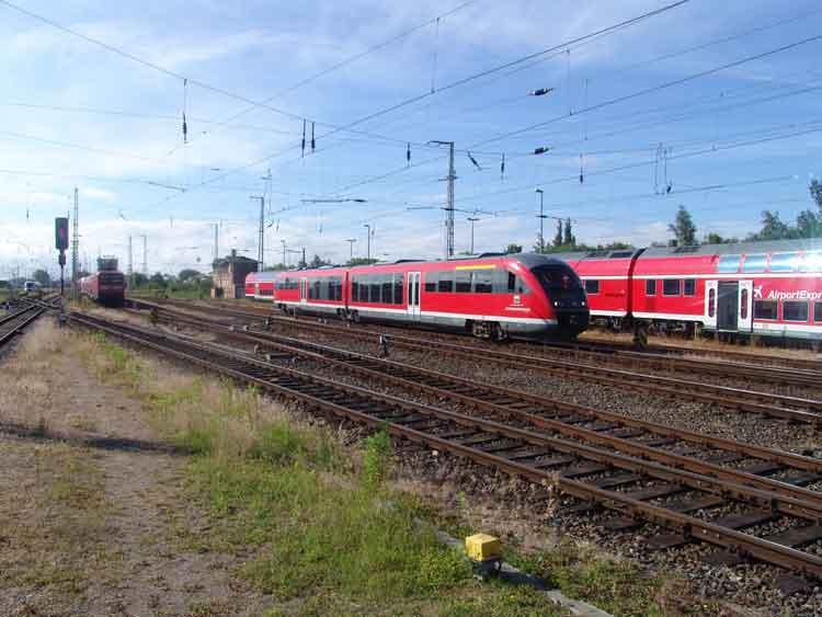 RE33164 von Tessin nach Wismar Hbf.bei der Einfahrt im Rostocker Hbf.(29.06.05)