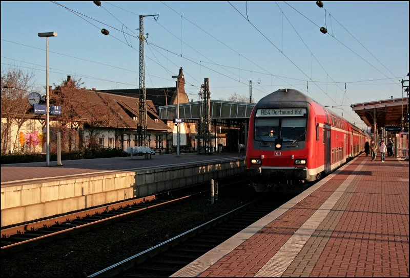 RE4 (RE 10425)  Wupper-Express , von Aachen Hbf nach Dortmund Hbf, ist soeben in Witten Hbf eingetroffen. Nach kurzem Aufenthalt geht es weiter Richtung Dortmund. (16.02.2008)