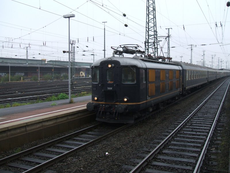 Re4/4I 10008 mit Sambazug SDZ 80089 am Haken nach
Eurostrand Mosel. (02.11.2007)