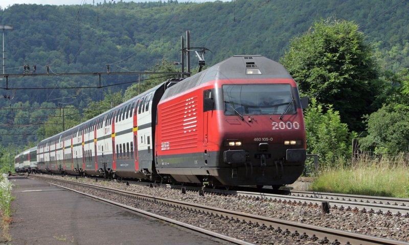 Re460 105 mit InterRegio im Bhf. Hornussen/AG unterwegs in Richtung Zrich  21.6.2007