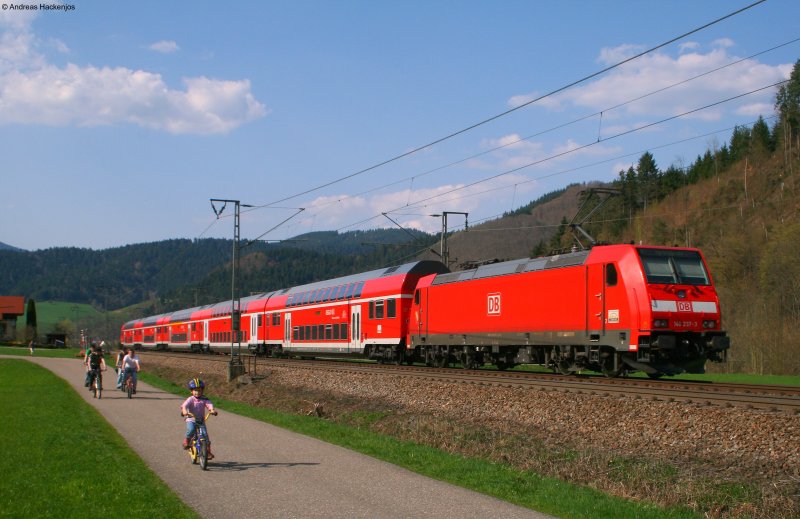 RE4716 (Konstanz-Karlsruhe Hbf) mit Schublok 146 237-3  Karlsruhe  am km 35,2 10.4.09