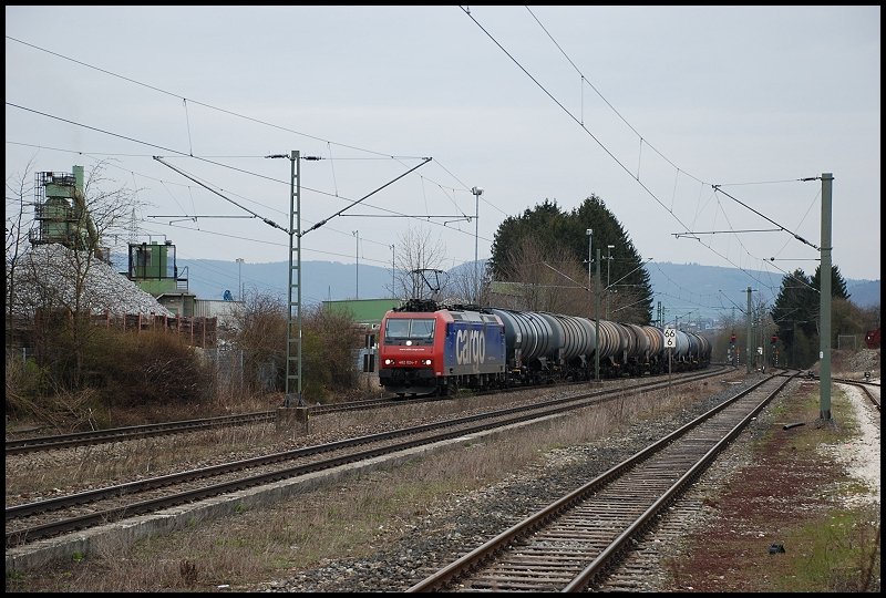 Re482 024 ist mit ihrem ler in Richtung Basel unterwegs. Aufgenommen am 08.04.08 in Aalen-Essingen.