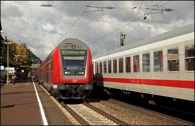 RE5 (RE 11013)  RHEIN-Express , Emmerich - Koblenz Hbf, durchfhrt Brohl. (17.10.2009)