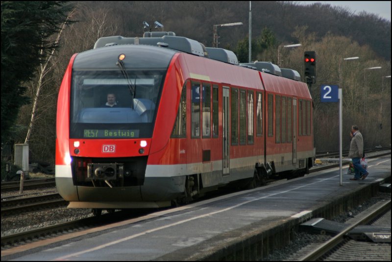 RE57 (RE 29521)  DORTMUND-SAUERLAND-EXPRESS , von Dortmund nach Bestwig ist am 27.12.07 in Neheim-Hsten eingefahren.