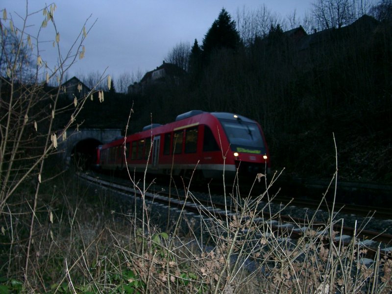 RE57 Richtung Arnsberg auf dem anderen Gleis, wegen Streckenarbeiten.