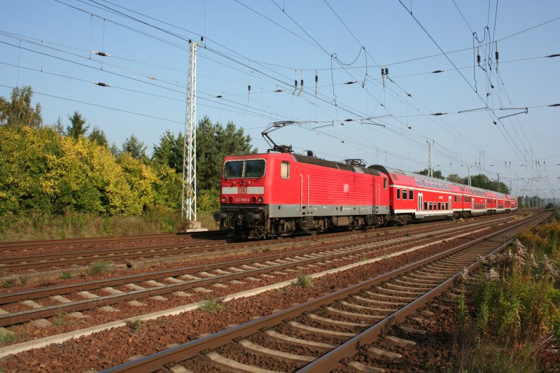 RE7 mit 143 889-4 am 28.09.2008 in Michendorf.