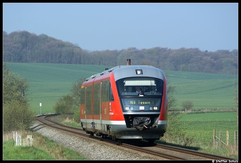 RE8 aus Wismar nach Tessin mit der BR 642. Aufgenommen am 15.04.09 zwischen Althof und Parkentin