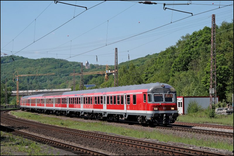 Recht unterschiedlich ist der Lackzustand der einzelnen Silberlinge im RE13 (RE 9017)  Maas-Wupper-Express  auf der Reise von Venlo nach Schwerte(Ruhr). Reisende nach Hamm(Westf) drfen ab Schwerte den Schienenersatzverkehr benutzen. (10.05.2008)
