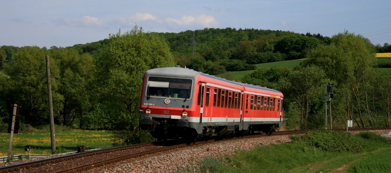Recht verschlafen wirkt die Nebenbahn von Steinsfurt nach Eppingen, die nur im Zweistundentakt befahren wird. Von Eppingen kommend ist 628 308 am 03.05.08 als RB nach Heidelberg zwischen Reihen und Steinsfurt unterwegs.