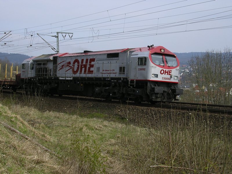  Red Tiger  ,BR 330092 von OHE, mit gemischten GZ zwischen Bf. Altenbeken und Altenbekener Viadukt in Richtung Paderborn.(20.04.2008)