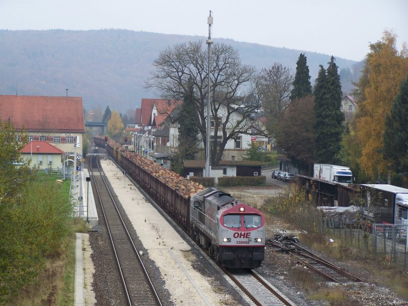 Red Tiger der Osthannoverschen Eisenbahn AG bei der Einfahrt in den Bahnhof Knigsbronn. Aufgenommen am Morgen des 27.Oktober 2007