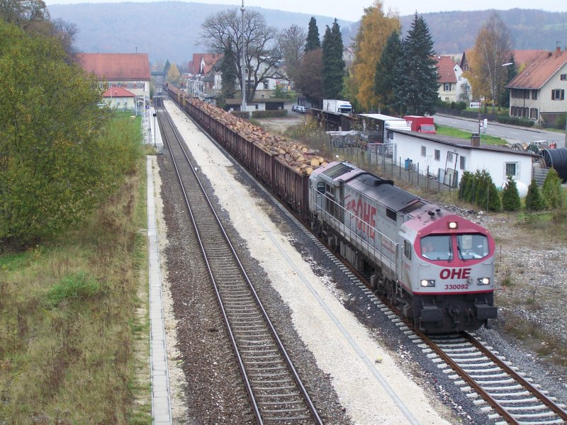 Red Tiger der Osthannoverschen Eisenbahn AG OHE bei der Einfahrt in den Bahnhof Knigsbronn am Morgen des 27.Oktober 2007. Hier in Knigsbronn wurde eine kurze  Zwangsause  eingelegt da er auf den Gegenzug warten musste.