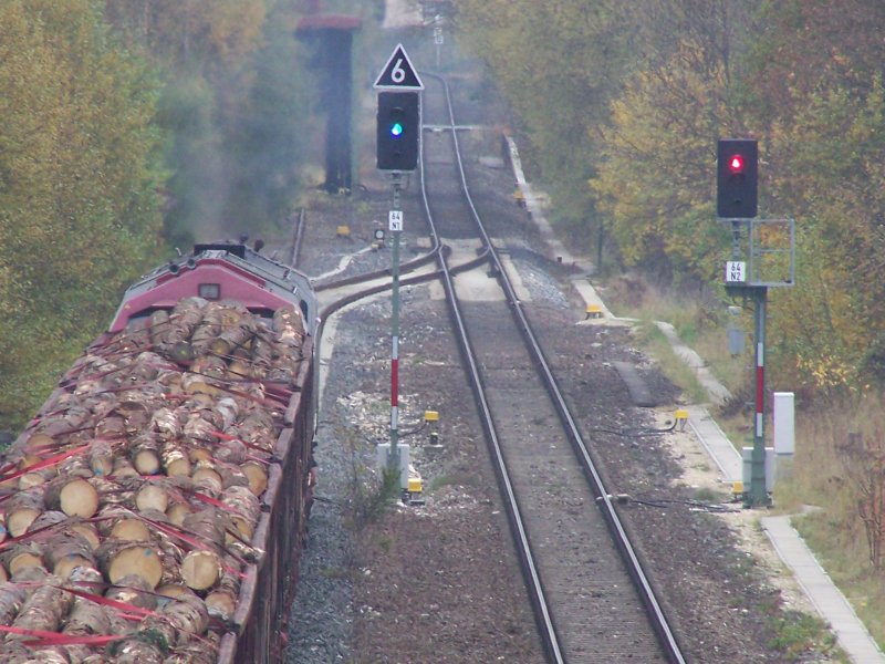 Red Tiger der Osthannoverschen Eisenbahn AG beschleunigt gerade mit all seinen vielen PS, aus dem Bahnhof Knigsbronn heraus. Aufgenommen am Morgen des 27.Okotber 2007
