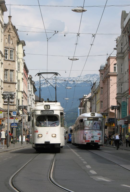 Reger Tramverkehr in der Museumsstrasse von Innsbruck.
(15.05.2008)