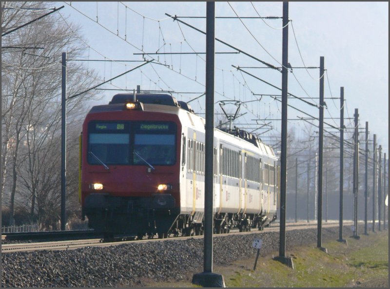 Regio Chur-Ziegelbrcke zwischen Zizers und Landquart mit einem RBDe 560 NPZ. (27.12.2007)