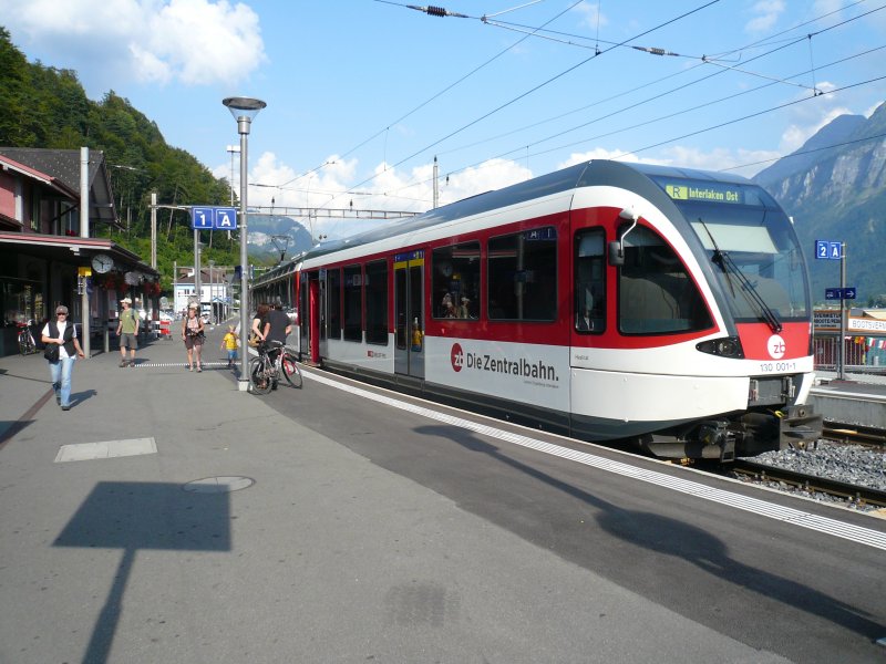 Regio von Meiringen nach Interlaken Ost steht am 6.8.2007 in Brienz