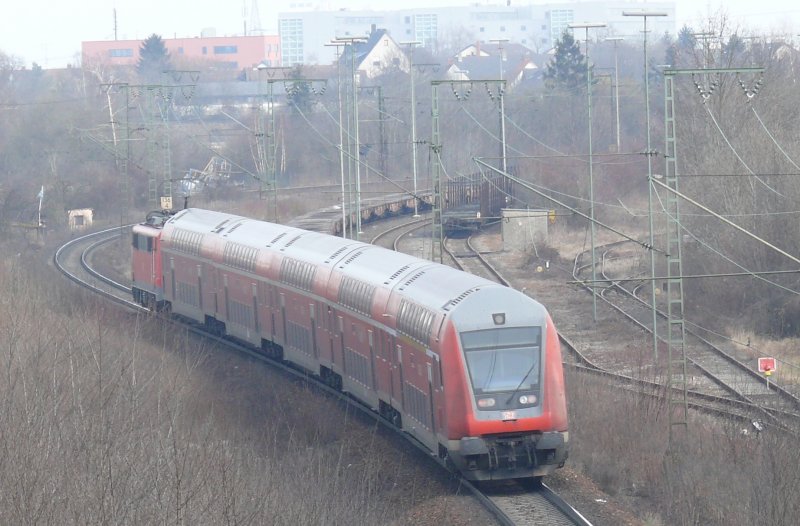 Regional-Express mit Zuglok 111 von Nrnberg nach Mnchen kurz nach Regensburg Hbf, 14.03.2009