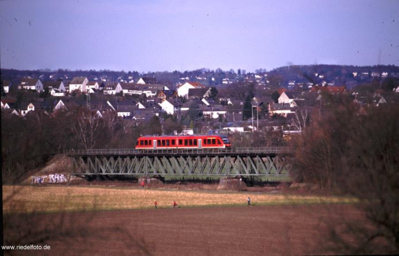 Regionalbahn auf der Ruhrbrcke bei Schwerte