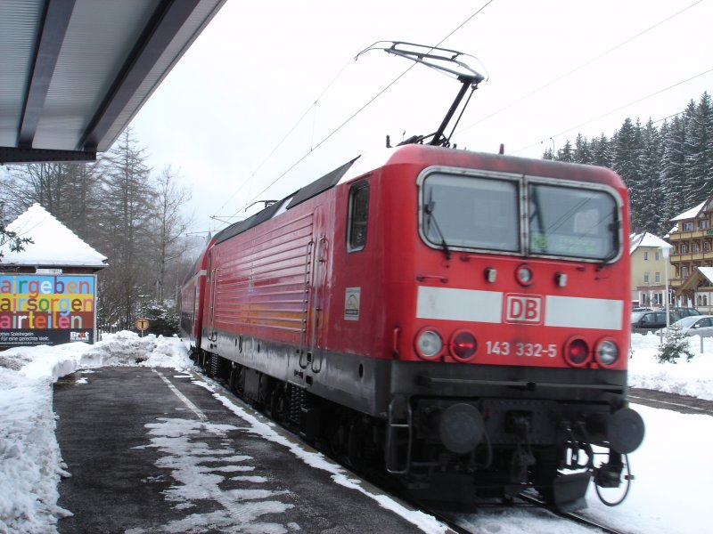 Regionalbahn nach Freiburg HBF verlsst am 22. Mrz 2008 um 16.39 Uhr den Bahnhof Titiseee.