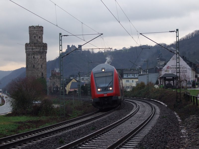 Regionalbahn nach Koblenz am 06.12.08 kurz hinter dem Bahnhof Oberwesel geschoben von einer 143er 