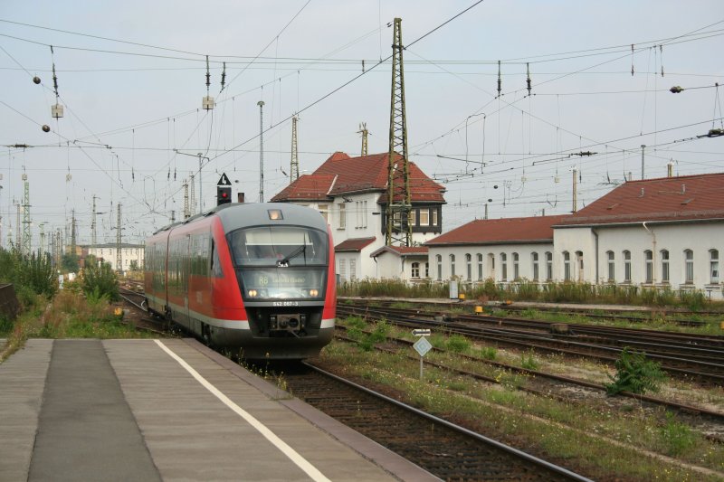 Regionalbahn von Saalfeld mit 642 067-3 bei der Einfahrt in den Leipziger Hbf am 12.9.2008.
