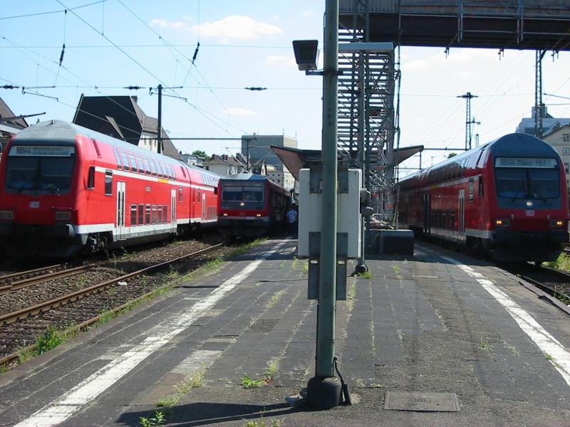 Regionalbahntreffen in Worms Hbf, links die RB44 nach Mannheim Hbf, daneben die RB nach Bingen Hbf und zum Schluss die RB44 nach Mainz Hbf.