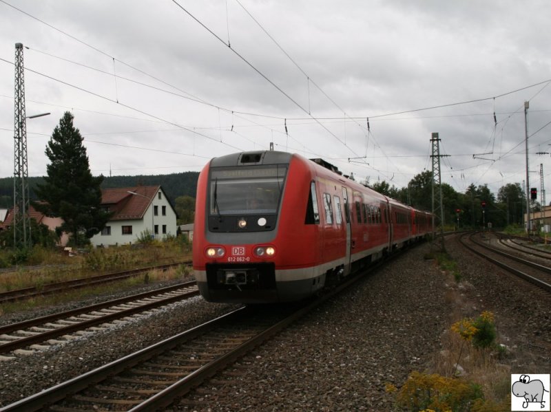 Regionalexpress 3488 erreicht am 7. September 2008 um viertel nach drei nachmittags den Bahnhof Kronach.