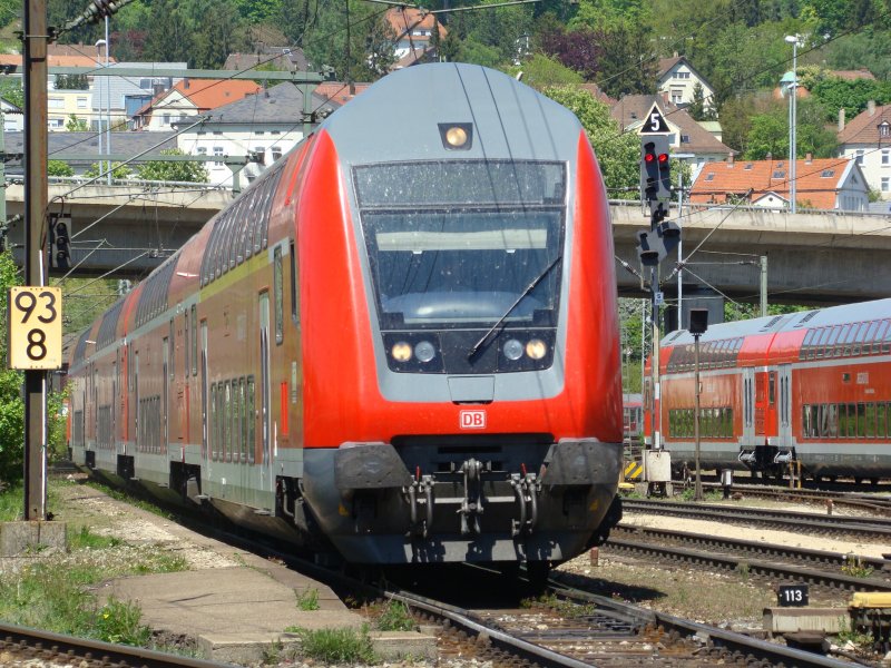 RegionalExpress 4931 nach Donauwrth ber Gnzburg hat am 10.05.08 Einfahrt in den Bahnhof Ulm Hauptbahnhof.