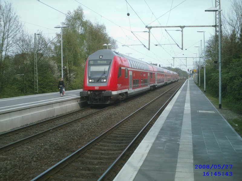 Regionalexpress von Braunschweig nach Rheine hat
Einfahrt in Hmelerwald. 27.04.2008