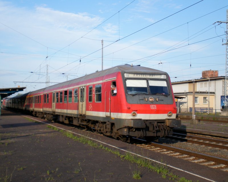RegionalExpress Halle-Kassel erreicht am 28.06.2008 Sangerhausen. 