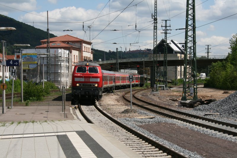 Regionalexpress von Heilbronn nach Mannheim fhrt durch den Bahnhof Neckargemnd. Bild aufgenommen am 4.5.09.