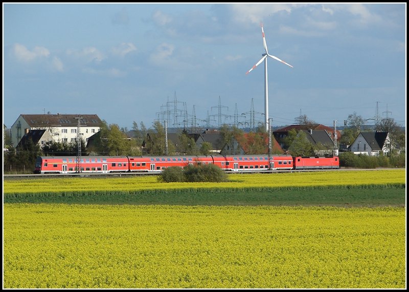 Regionalexpress mit der  143 210 aus Sassnitz nach Rostock kurz vor Bentwisch. Aufgenommen am 18.04.07

