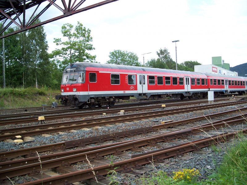 Regionalexpress mit Karlsruher STW an der Spitze fhrt auds dem Bad Harzburger Bahnhof raus (18.7.2007)