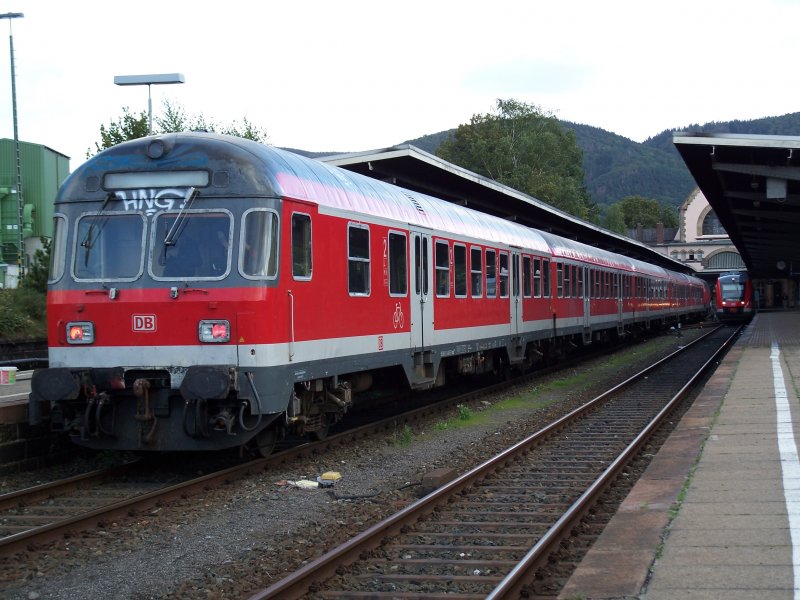 Regionalexpress nach Hannover (links) Regionalbahn nach Kreiensen (links) stehen im Bahnhof Bad Harzburg (1.9.2007)