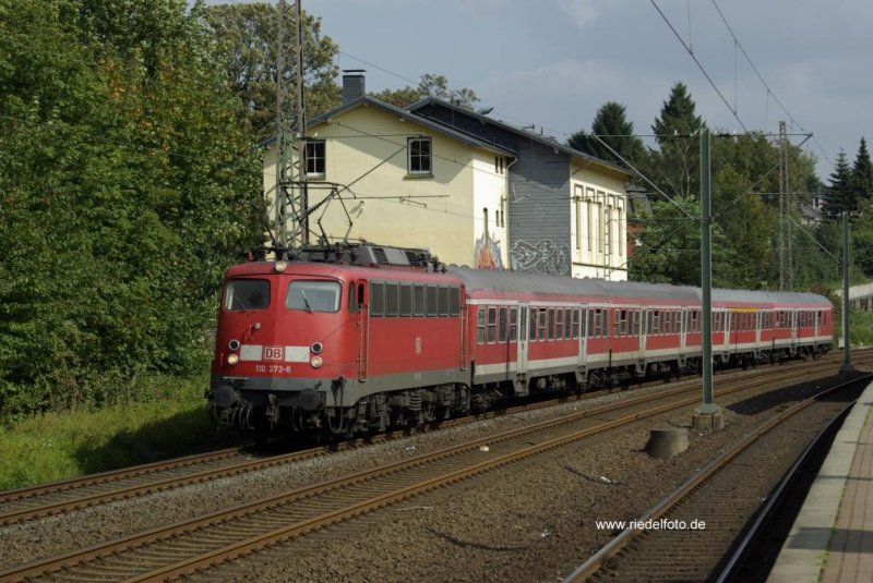Regionalexpress nach Venlo durchfhrt am 16.9.2007 den Bahnhof von Gruiten/Rheinland