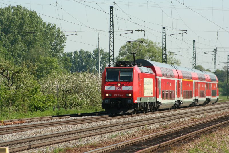 Regionalexpress Offenburg-Basel Bad mit 146 114-4 am 7.5.2008 in Niederschopfheim.