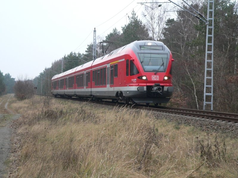 Regionalexpress in Richtung Ostseebad Binz bei Prora. 28.12.2007