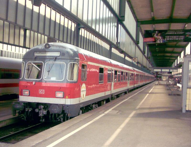 Regionalexpress-Steuerwagen abfahrbereit in Stuttgart Hbf.
