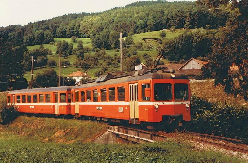 Regionalzug 153 von Schöftland nach Menziken Burg über Aarau bei Eien am 14. Juli 1984. 
(Gescanntes Foto)