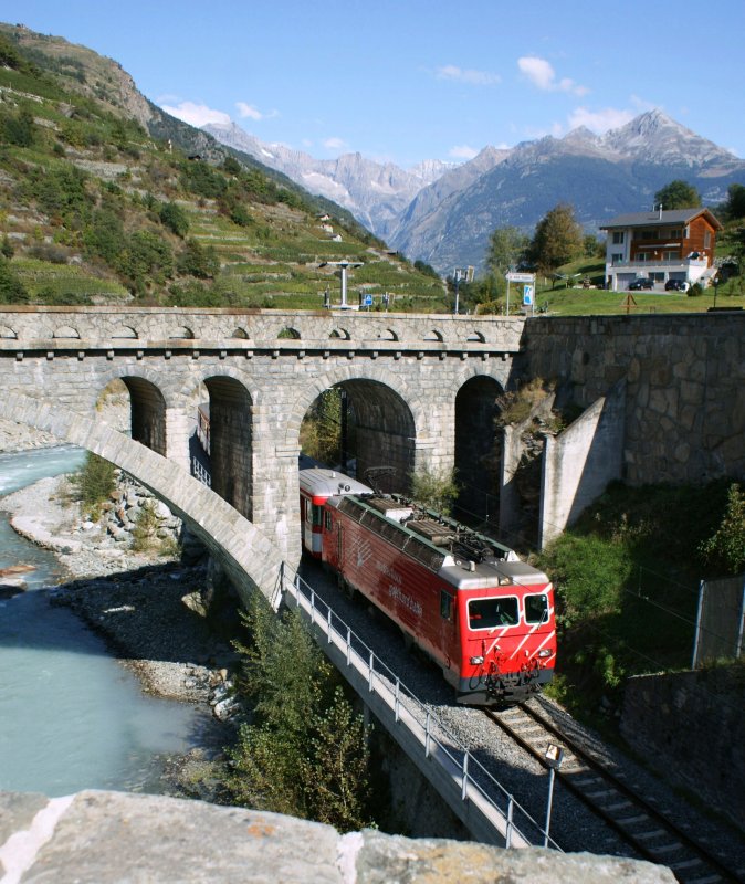 Regionalzug 233 auf der Fahrt nach Zermatt bei Neubrck
(26.09.2008)