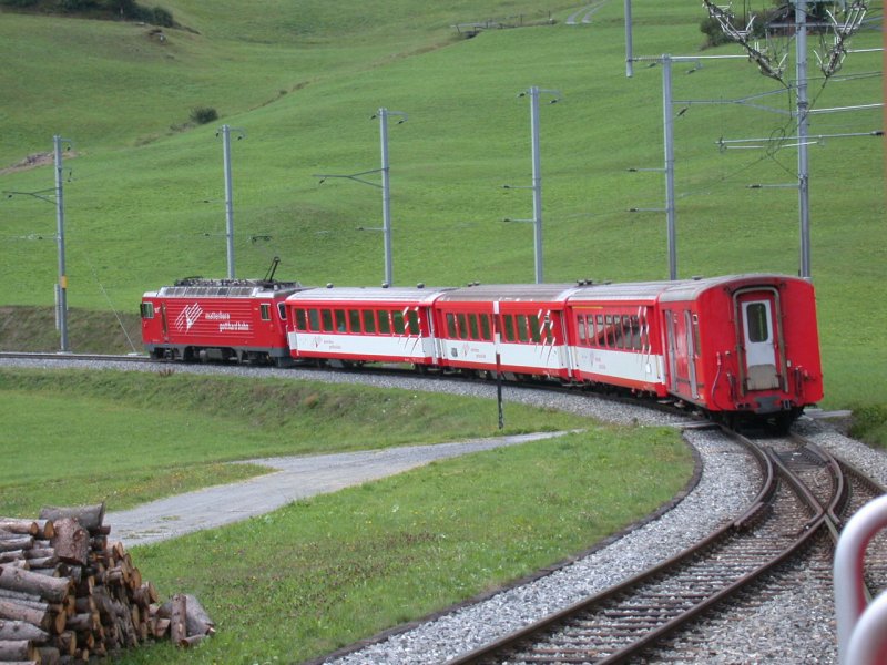 Regionalzug 357 verlsst Segnas Richtung Oberalppasshhe-Andermatt. (16.08.2006)