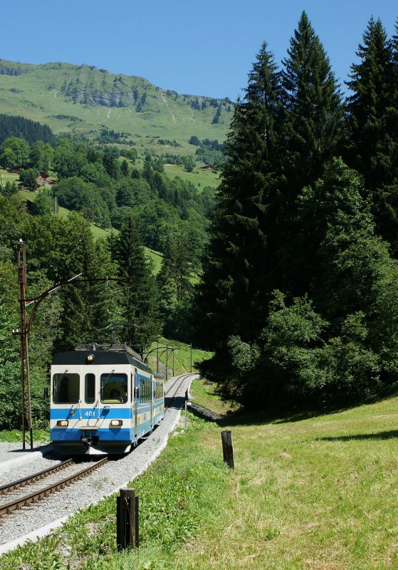 Regionalzug 449 der ASD kurz vor Vers-l'Eglise am 06.08.2009.