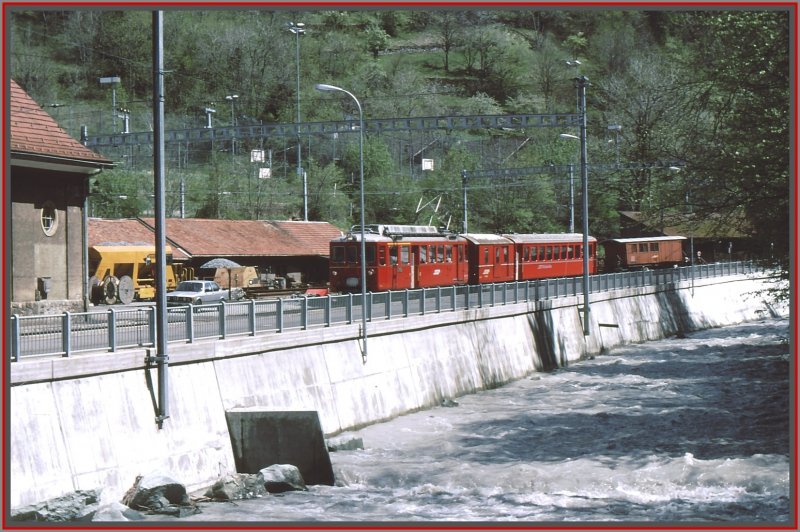 Regionalzug der Arosabahn beim Depot Sand in Chur. (Archiv 06/88)