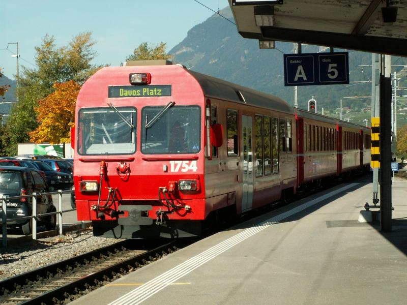 Regionalzug aus Davos am 10.10.05 bei der Einfahrt in Landquart