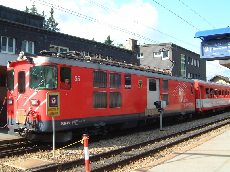 Regionalzug im Bahnhof Andermatt 09.07.2008