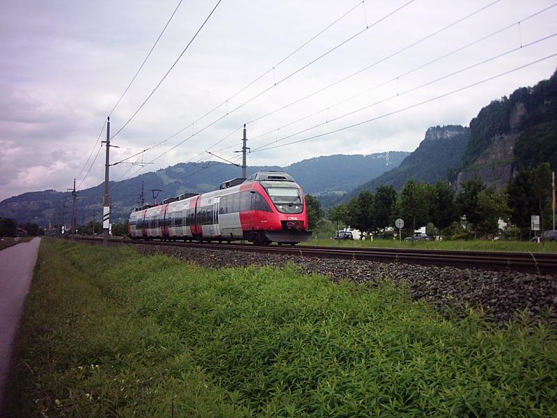 Regionalzug von Bregenz nach Bludenz mit einem Talent am 5.6.2006 kurz vor Hohenems.